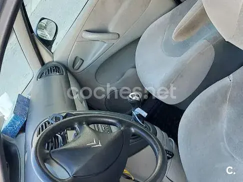 Usado Citroën Xsara Picasso 90 CV (66 kW) 2003 Gris / plata Monovolumen