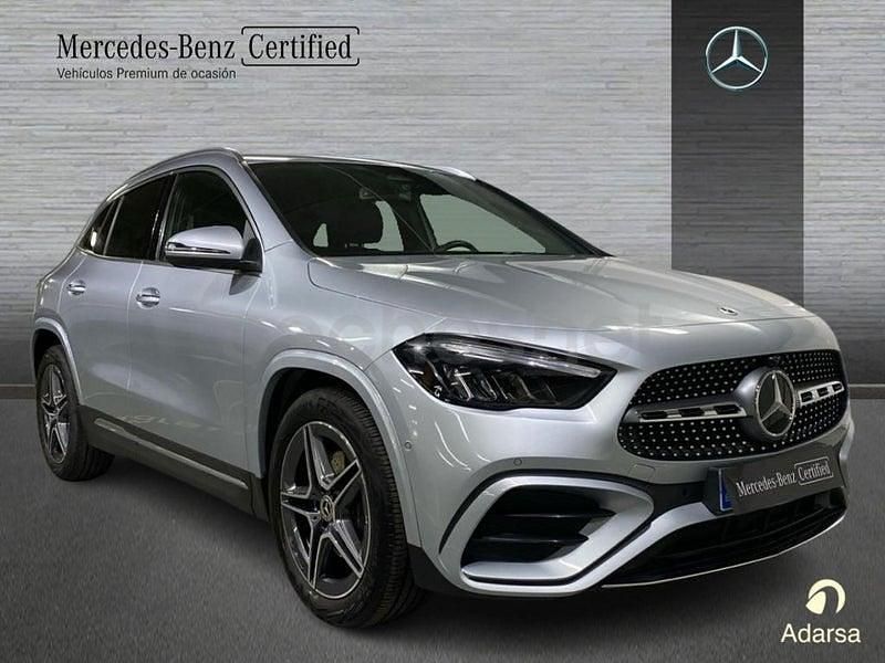 Usado Mercedes GLA200 AMG line 150 CV (110 kW) 2025 Plata hightech SUV