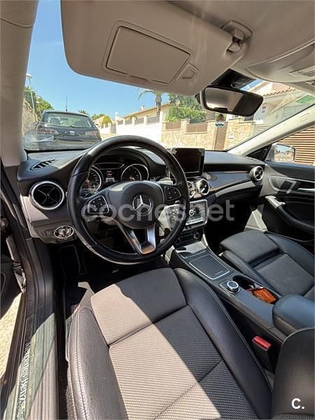 Usado Mercedes CLA220 Shooting Brake 177 CV (130 kW) 2019 Gris / plata Familiar