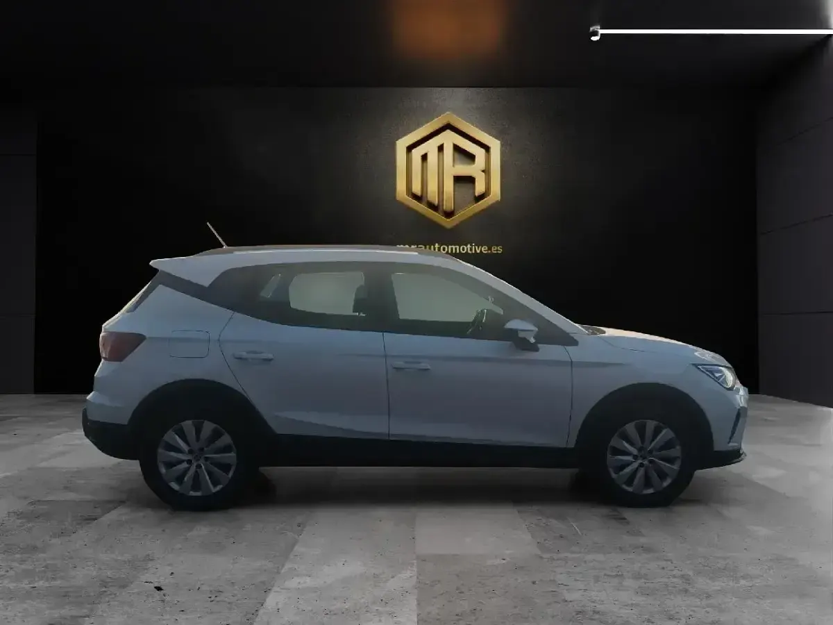 Usado Seat Arona Style Plus 110 CV (80 kW) 2022 Blanco SUV