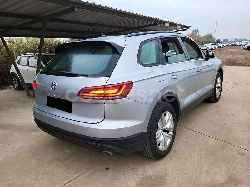Usado VW Touareg Pure 231 CV (169 kW) 2019 Gris / plata SUV