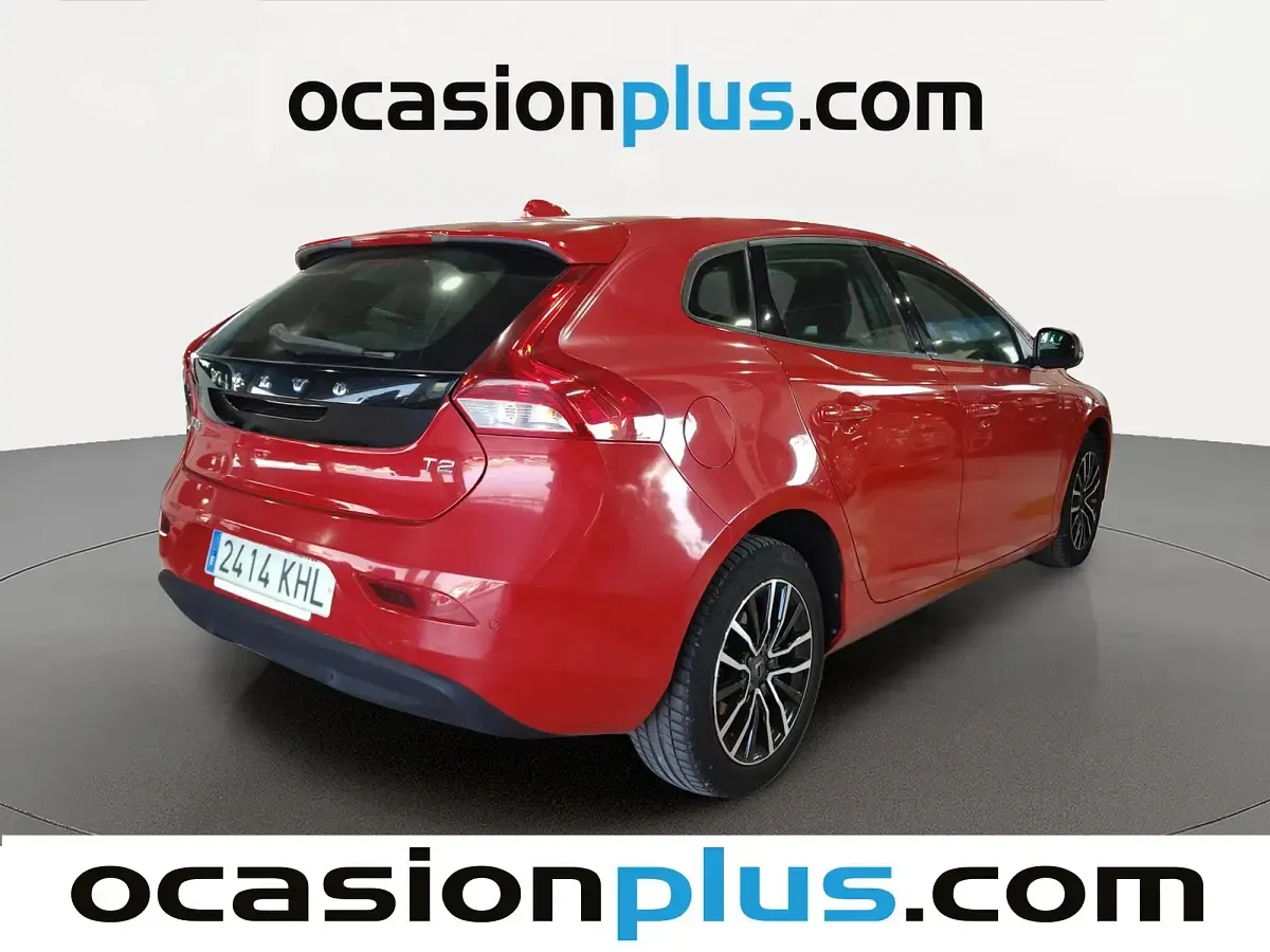 Usado Volvo V40 Momentum 122 CV (89 kW) 2018 Rojo Utilitario