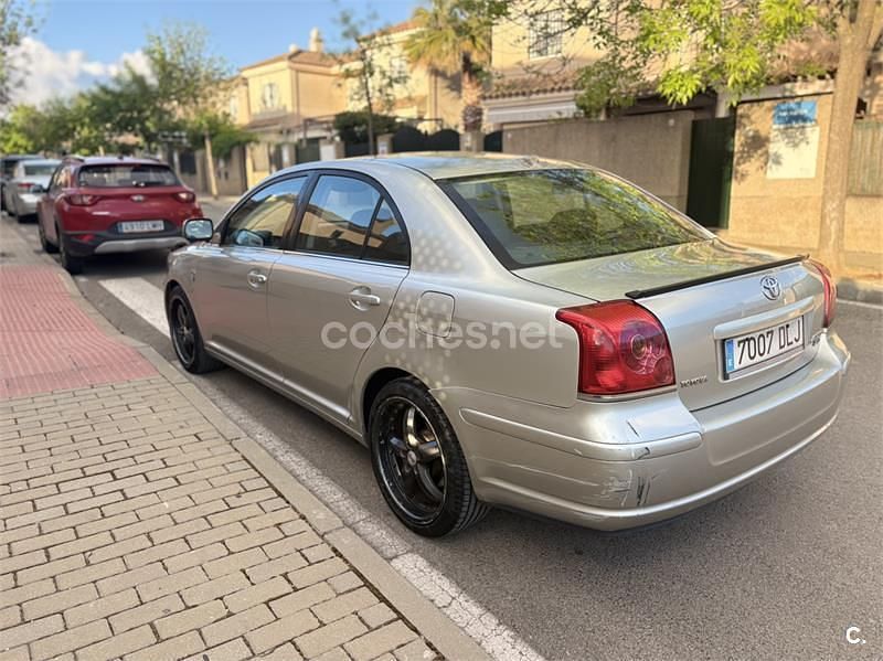 Usado Toyota Avensis Executive 116 CV (85 kW) 2005 Beige Berlina