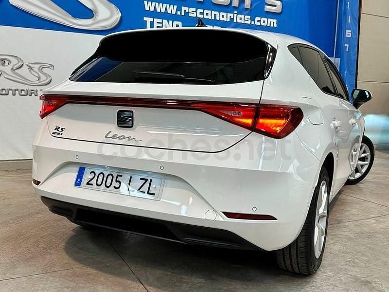 Używany Seat Leon Style 110 KM (80 kW) 2022 Biały Sedan/Limuzyna