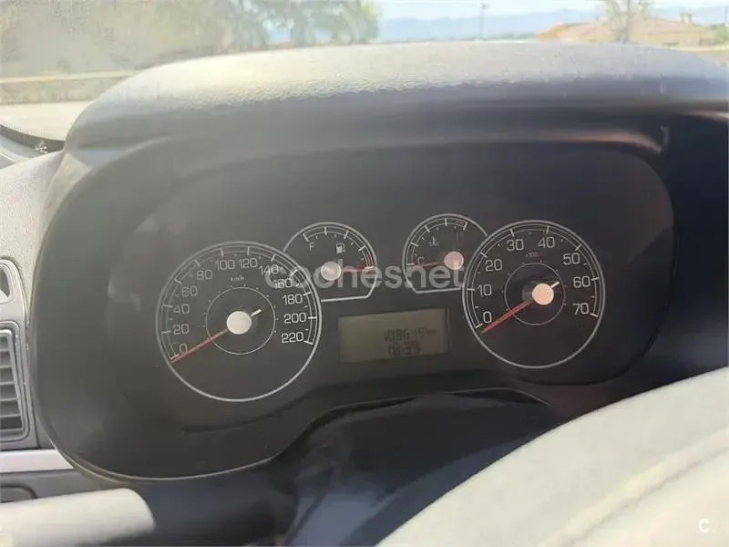 Usado Fiat Grande Punto Dynamic 90 CV (66 kW) 2007 Gris / plata Utilitario