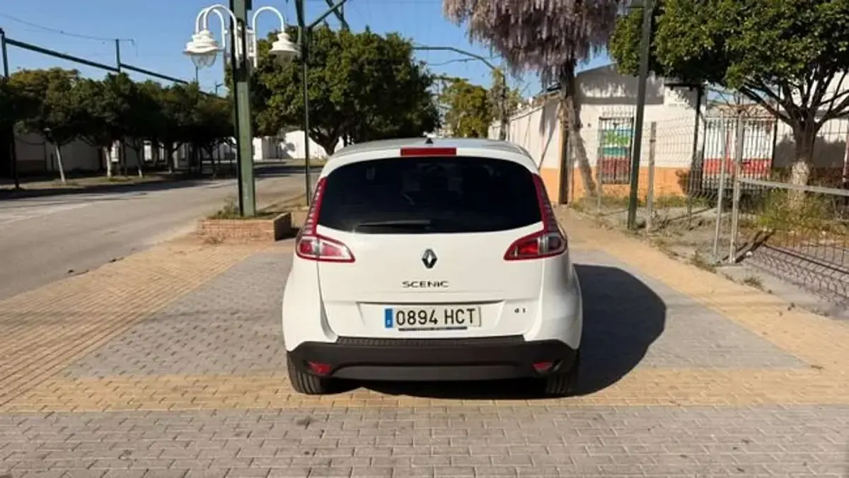 Usado Renault Scenic E-Tech 90 CV (66 kW) 2011 Blanco Monovolumen