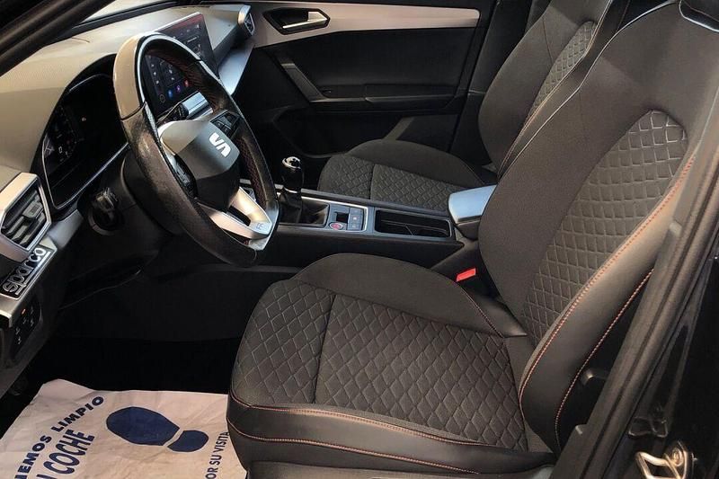 Usado Seat Leon FR 150 CV (110 kW) 2021 Negro Berlina