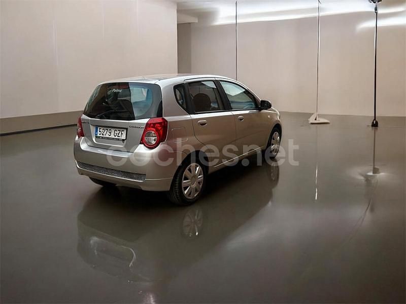 Usado Chevrolet Aveo LS 101 CV (74 kW) 2010 Gris / plata Berlina