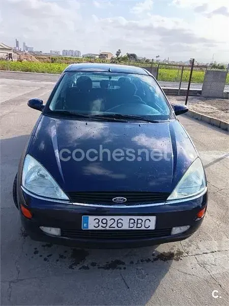 Usado Ford Focus Ghia 100 CV (73 kW) 2000 Azul Berlina