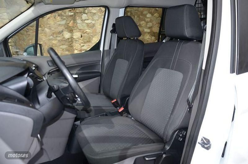 Usado Ford Tourneo Trend 100 CV (73 kW) 2022 Blanco Familiar