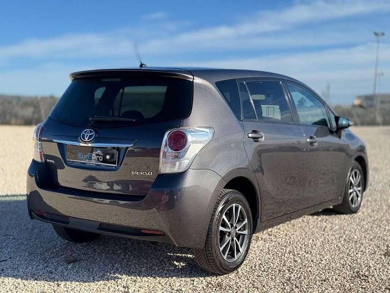 Usado Toyota Verso Advance 112 CV (82 kW) 2015 Gris / plata Monovolumen