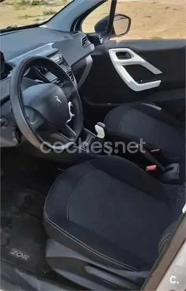Usado Peugeot 208 Active 68 CV (50 kW) 2015 Blanco Utilitario
