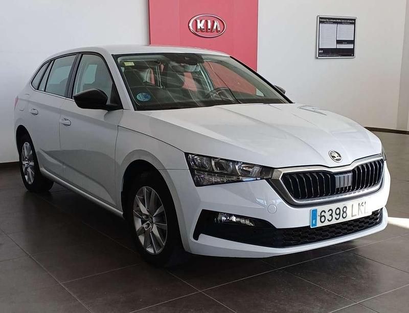 Usado Skoda Scala Ambition 90 CV (66 kW) 2020 Blanco Utilitario