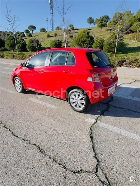 Occasion Toyota Yaris Connect Style 101 PK (74 kW) 2011 Rood Hatchback