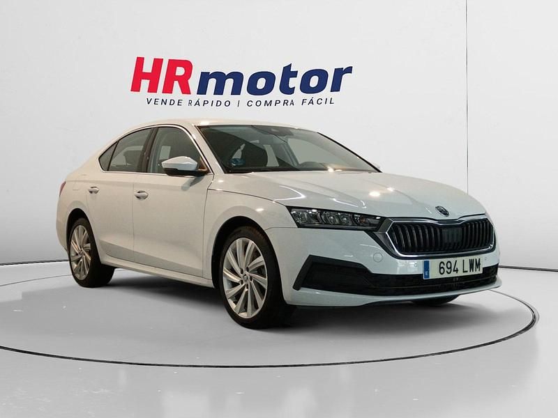 Gris Usado 2022 Skoda Octavia Ambition Berlina | 21.890 € (Buen precio) - Imagen 1/4