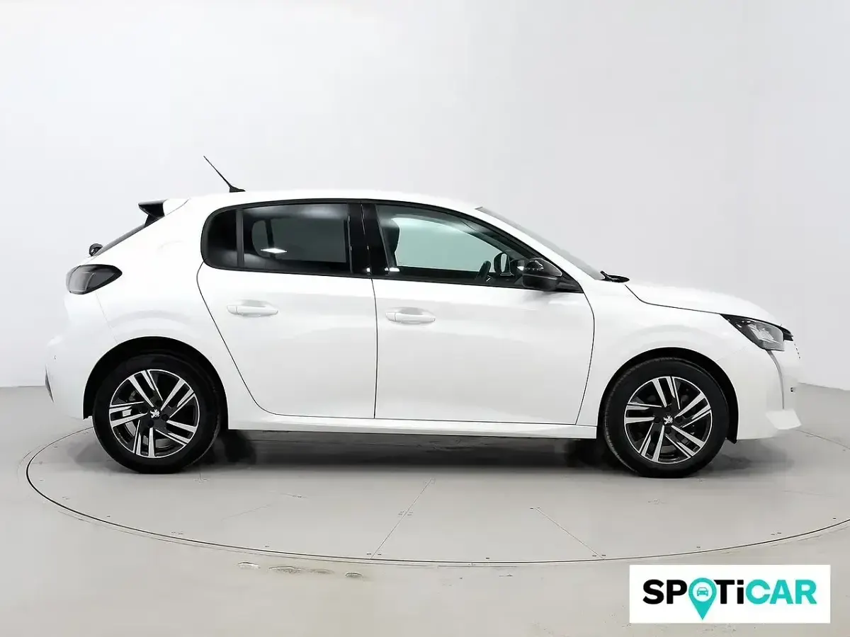 Usado Peugeot 208 Allure 101 CV (74 kW) 2023 Blanco Utilitario