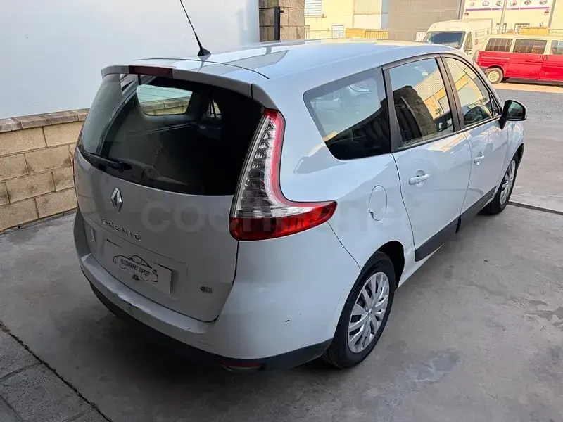 Usado Renault Grand Scénic III Business 110 CV (80 kW) 2012 Blanco Monovolumen