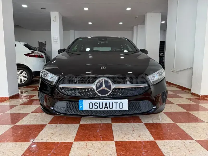 Usado Mercedes A180 136 CV (100 kW) 2021 Negro Berlina