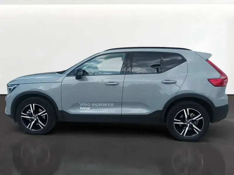 Usado Volvo XC40 Plus 163 CV (119 kW) 2024 Gris / plata SUV