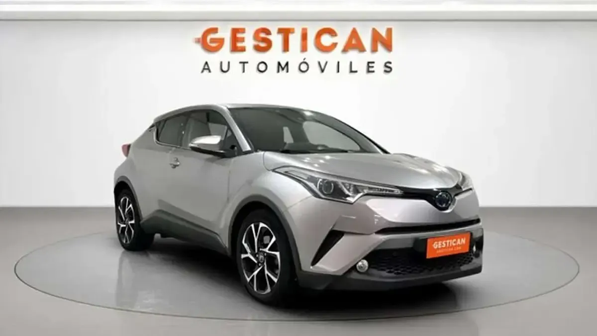 Usado Toyota C-HR Advance 122 CV (89 kW) 2020 Plateado SUV