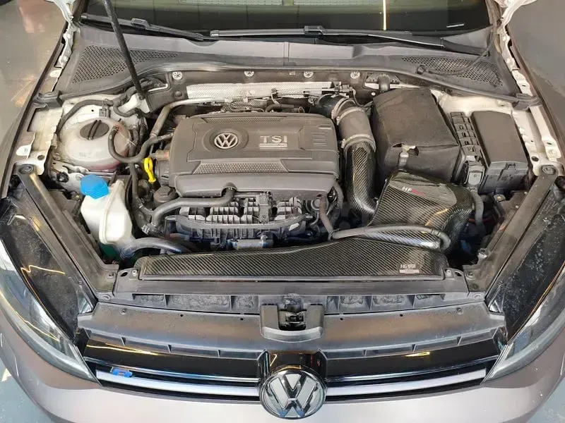 Usado VW Golf VII R 310 CV (228 kW) 2017 Gris / plata Berlina