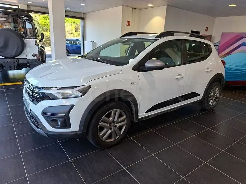 Usado Dacia Sandero Expression 101 CV (74 kW) 2023 Blanco Berlina