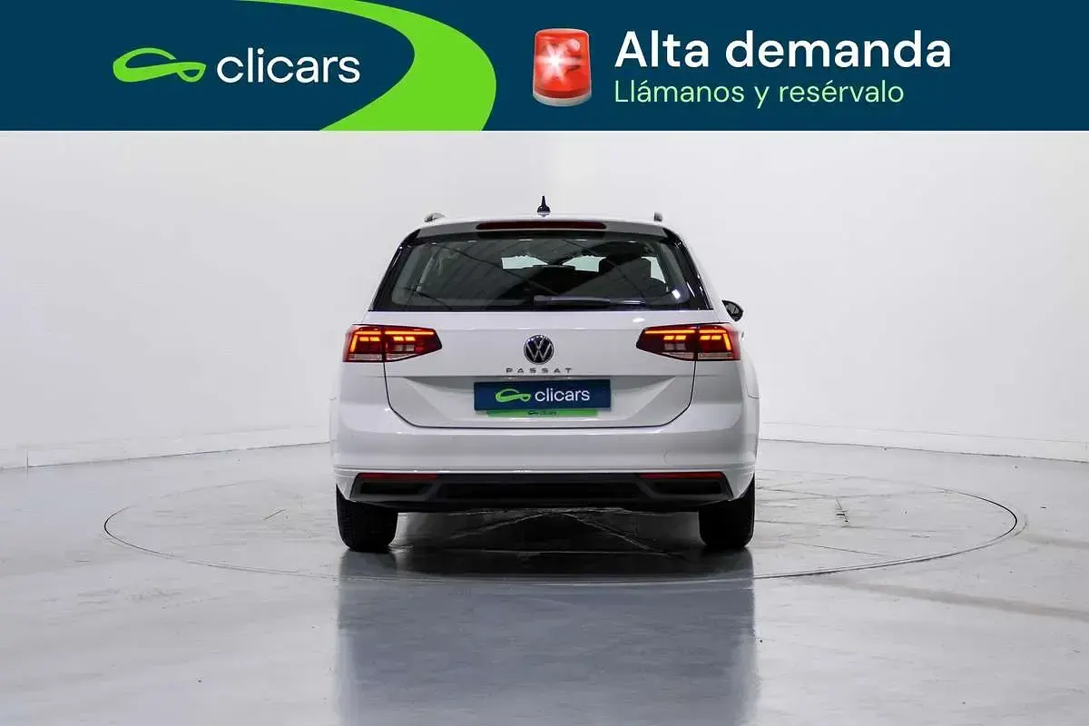 Usado VW Passat Business 122 CV (89 kW) 2022 Blanco Familiar