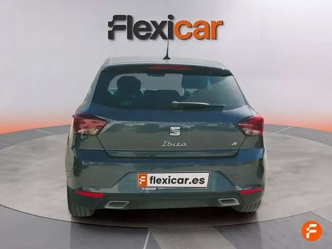Usado Seat Ibiza Style 116 CV (85 kW) 2022 Gris Utilitario
