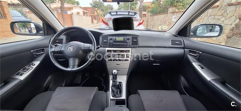 Usado Toyota Corolla Luna 90 CV (66 kW) 2006 Gris / plata Berlina