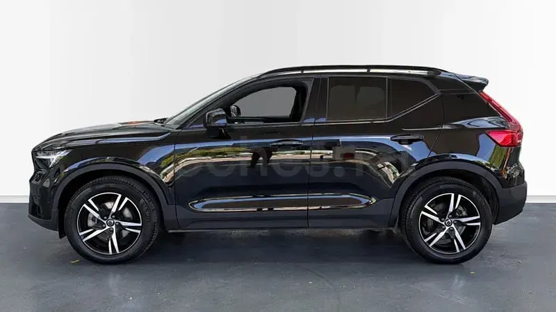 Usado Volvo XC40 Plus 163 CV (119 kW) 2025 Negro SUV