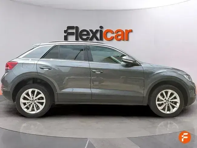 Usado VW T-Roc Life 150 CV (110 kW) 2024 Gris SUV