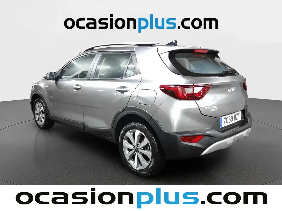 Usado Kia Stonic 101 CV (74 kW) 2025 Gris SUV