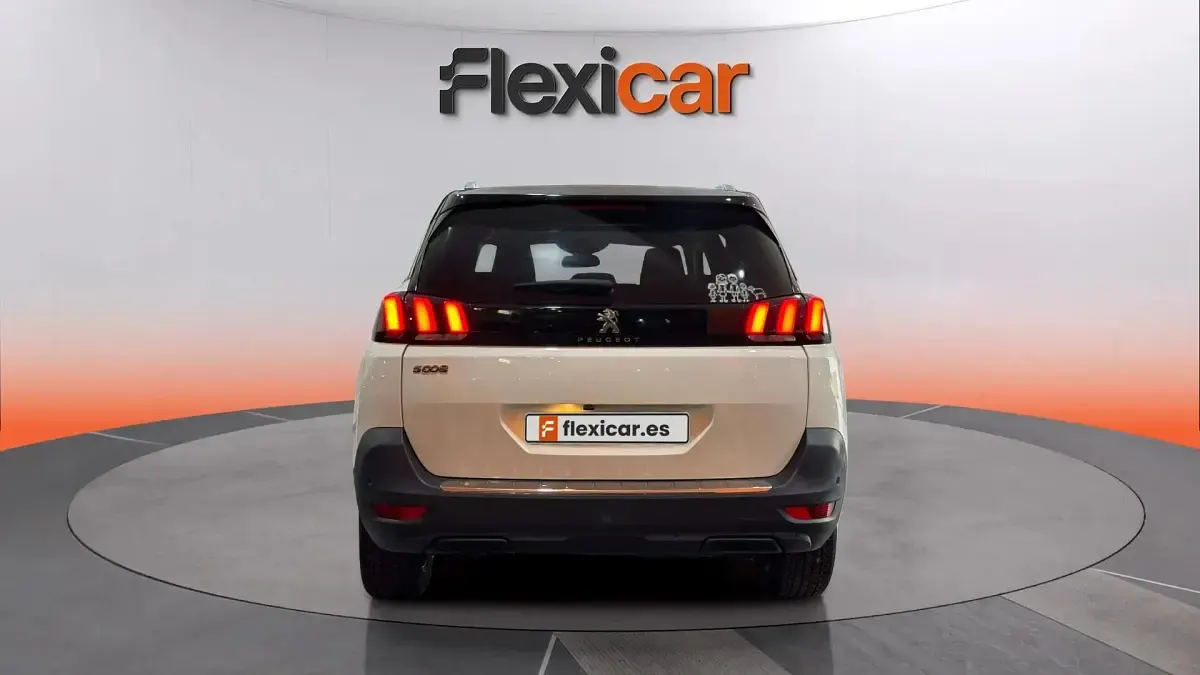 Usado Peugeot 5008 Allure 131 CV (96 kW) 2019 Blanco SUV
