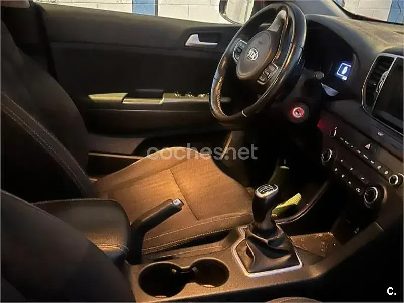 Usado Kia Sportage 132 CV (97 kW) 2018 Granate SUV