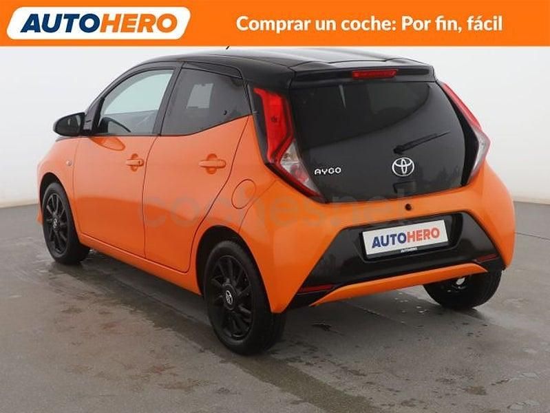Usado Toyota Aygo X-play 72 CV (52 kW) 2019 Naranja Utilitario
