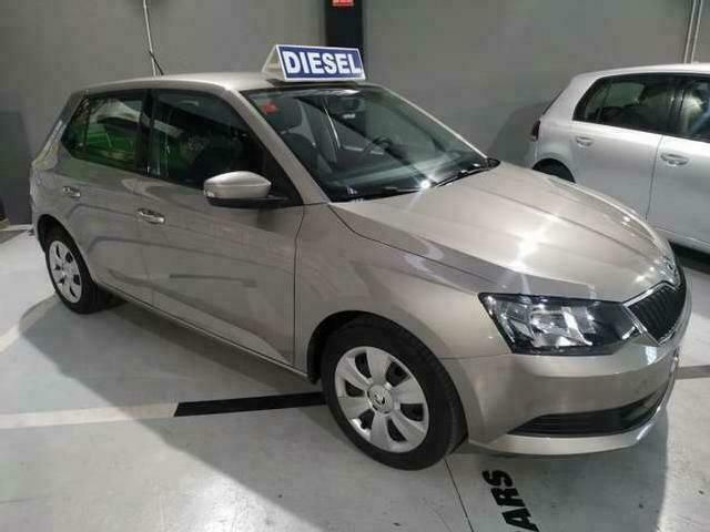 Usado Skoda Fabia Style 90 HP (66 kW) 2015