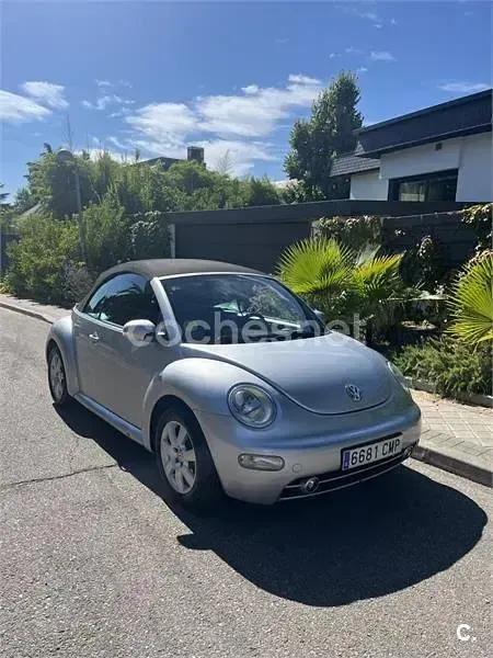 Usado VW New Beetle 102 CV (75 kW) 2003 Gris / plata Utilitario