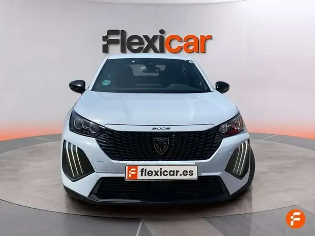 Usado Peugeot 2008 Active 101 CV (74 kW) 2023 Blanco SUV