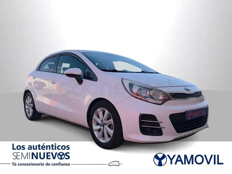 Usado Kia Rio 84 CV (61 kW) 2015 Blanco Berlina