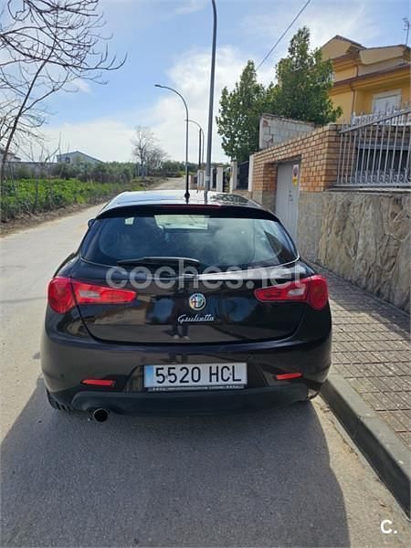 Usado Alfa Romeo Giulietta Progression 105 CV (77 kW) 2011 Negro Utilitario