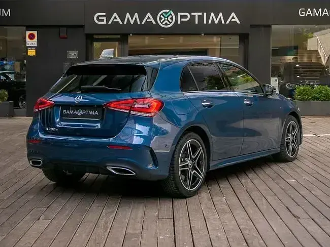 Usado Mercedes A250 AMG line 218 CV (160 kW) 2021 Azul Berlina