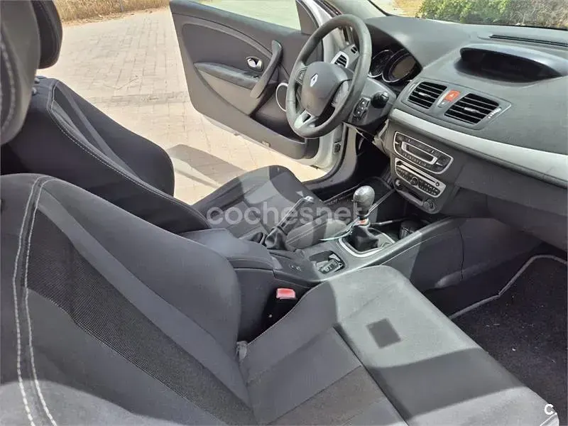 Usado Renault Mégane III Dynamique 105 CV (77 kW) 2010 Blanco Berlina