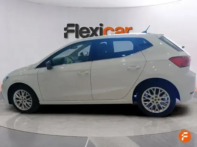 Usado Seat Ibiza 115 CV (84 kW) 2024 Blanco Utilitario
