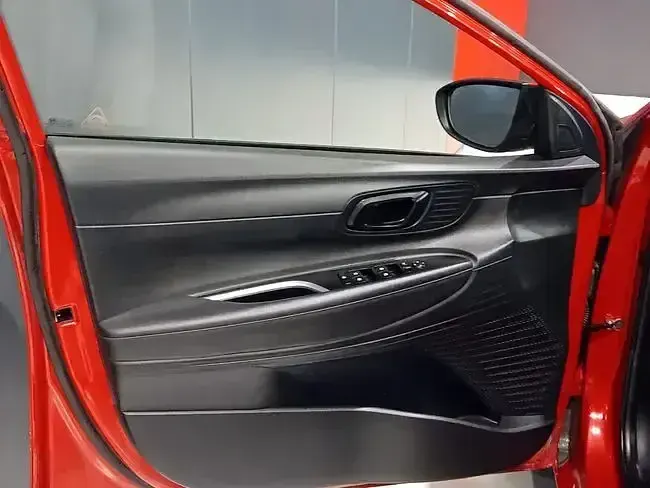 Usado Hyundai i20 78 CV (57 kW) 2025 Rojo Utilitario