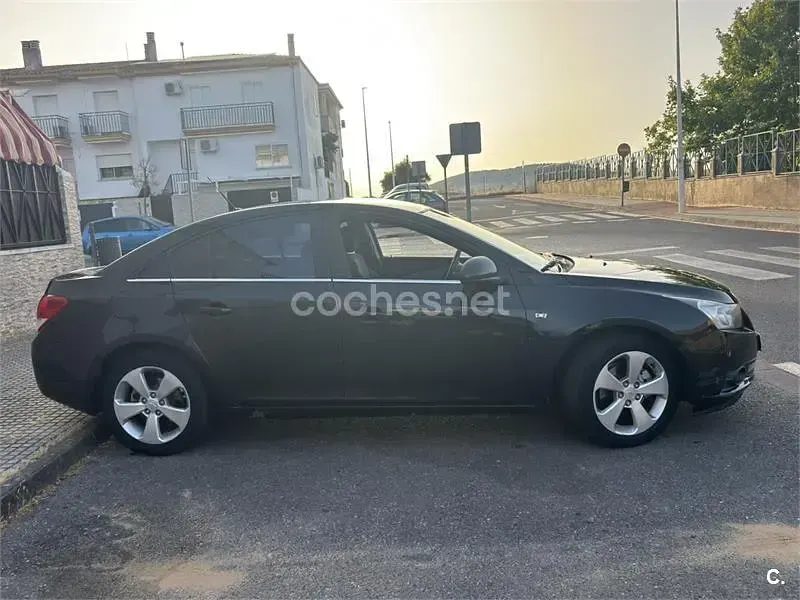 Usado Chevrolet Cruze LS 125 CV (91 kW) 2010 Negro Berlina