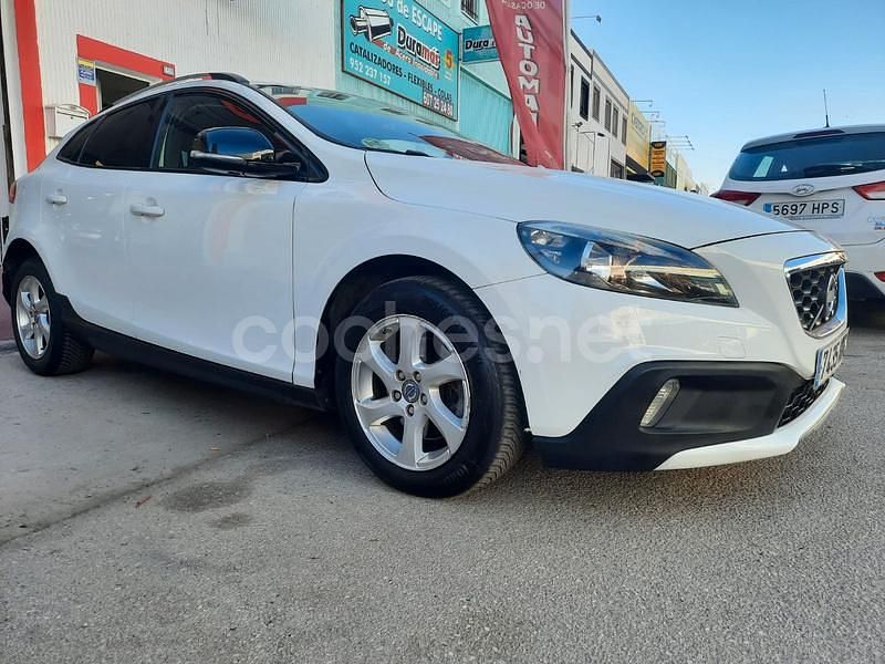 Blanco Usado 2014 Volvo V40 CC Momentum Familiar | 11.500 € (Precio justo) - Imagen 1/4