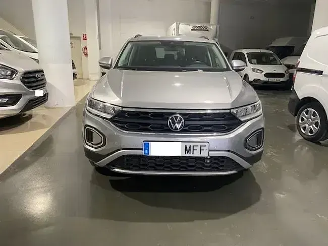 Usado VW T-Roc Life 150 CV (110 kW) 2023 Gris / plata SUV