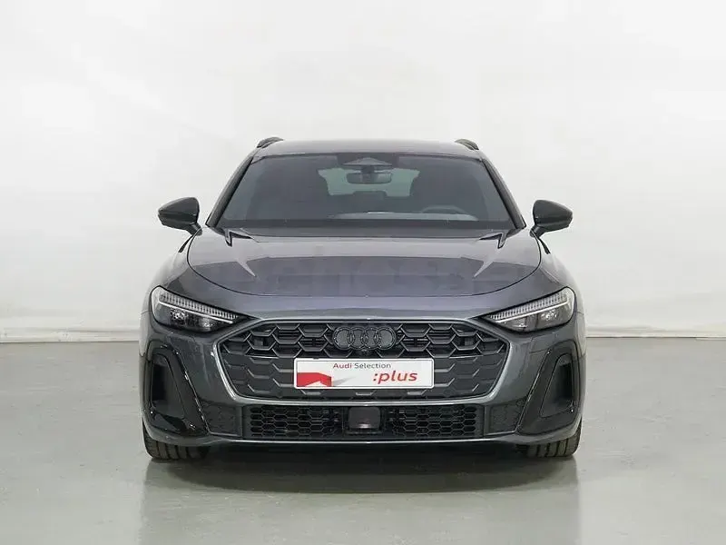 Usado Audi A5 204 CV (150 kW) 2025 Gris / plata Familiar