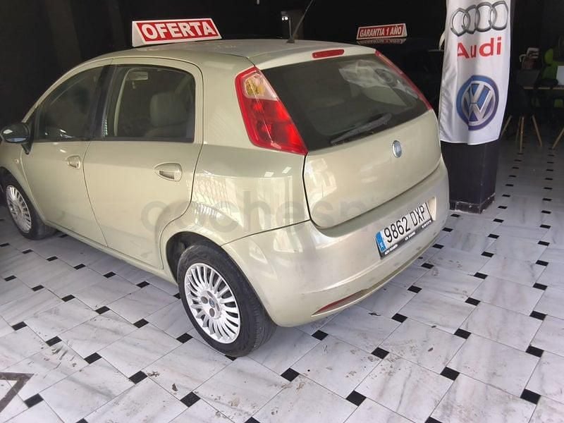 Usado Fiat Punto Dynamic 60 CV (44 kW) 2006 Beige Utilitario