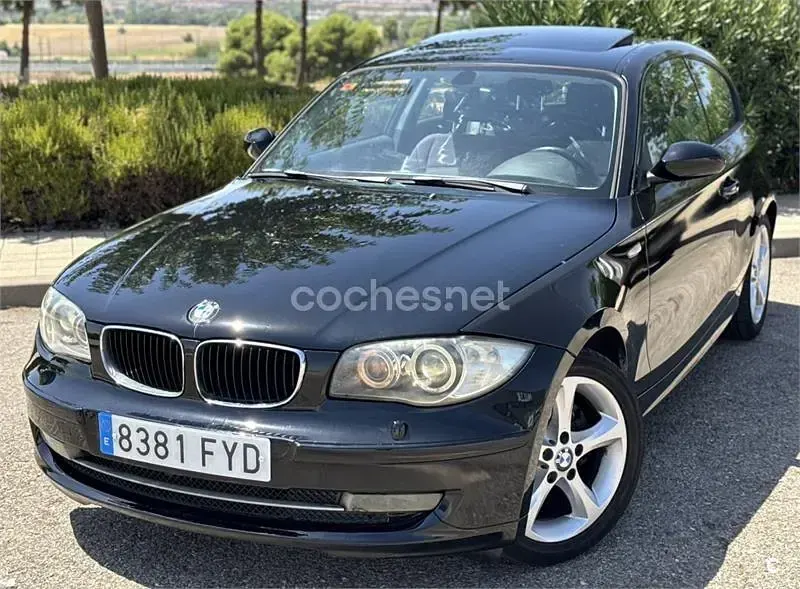 Usado BMW 120 177 CV (130 kW) 2007 Negro Utilitario